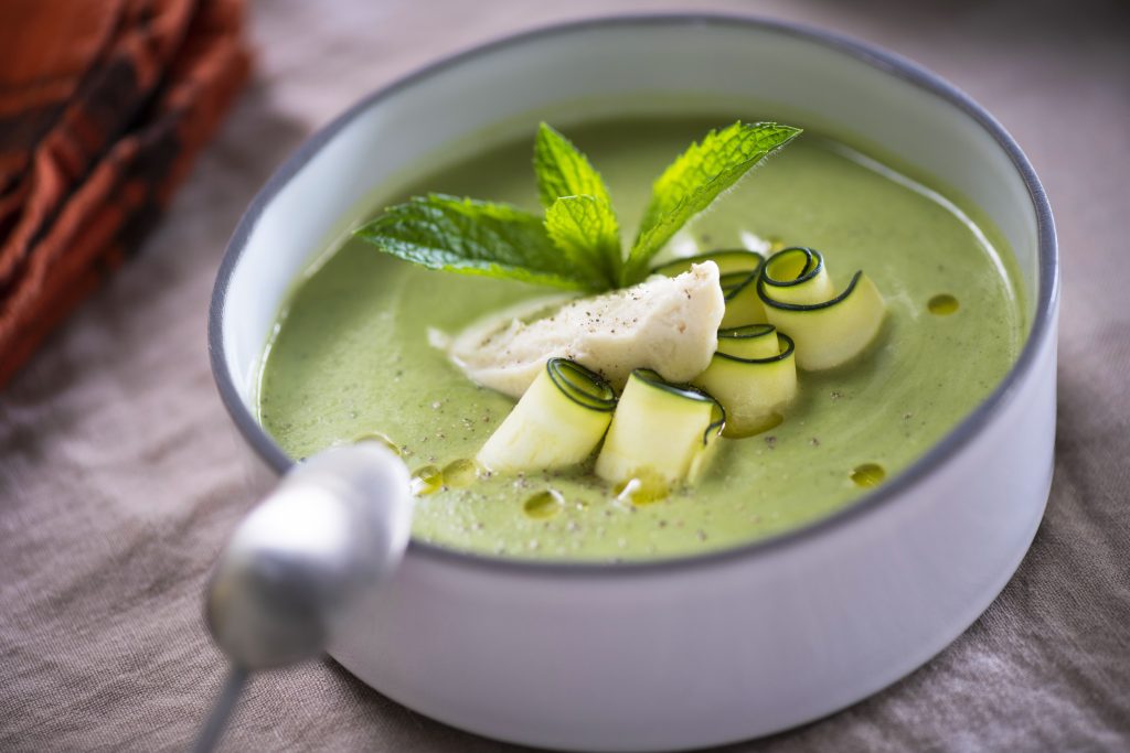 Gaspacho de courgettes et menthe, Crème de parmesan au citron de Menton