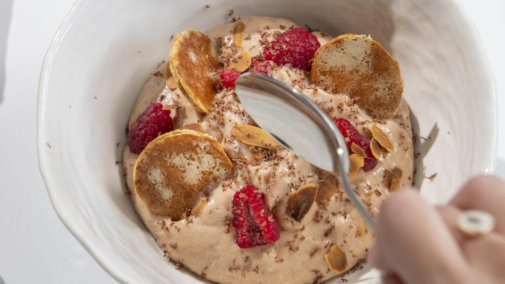 Crème chocolat, framboises, sablé, Crème chocolat au nougat de Montélimar aix&terra