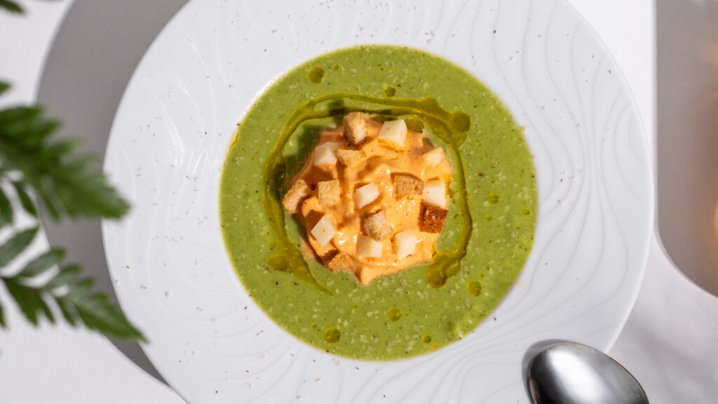 Gaspacho de courgette, Tête de moine, Emulsion Poivronade bio aix&terra