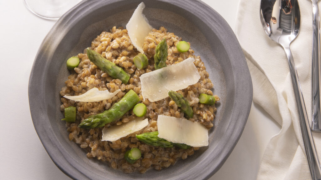 Risotto de petit épeautre, Crème de morilles Côtes de Provence et asperges aix&terra