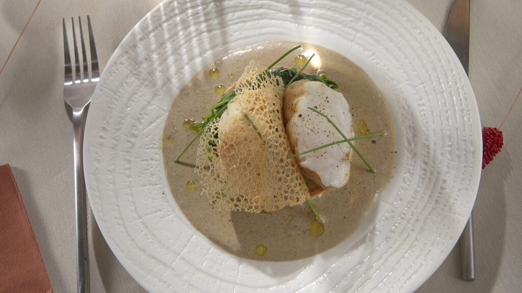 Ballottine de lotte, Crème de cèpes à l'estragon bio, galette de pommes de terre