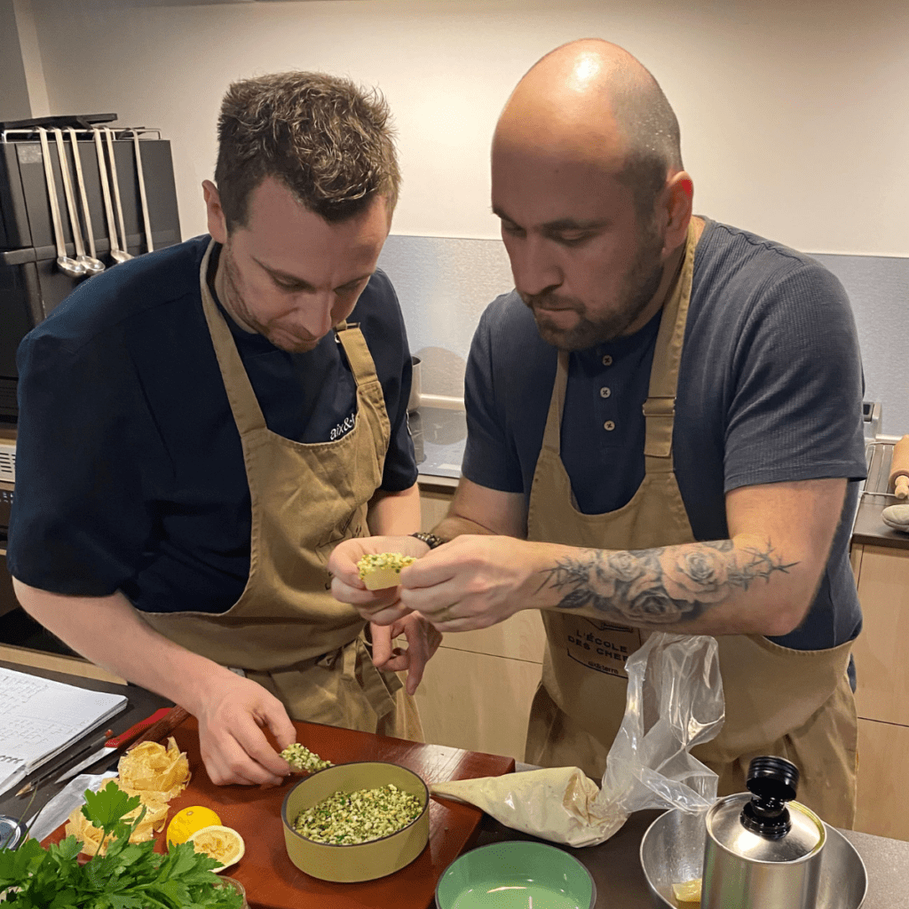 L'école des chefs, cours de cuisine accessibles aux particuliers et aux entreprises.